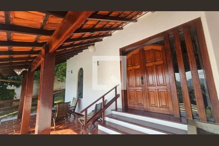Casa à venda com 3 quartos, 259m² em Maria Paula, Niterói