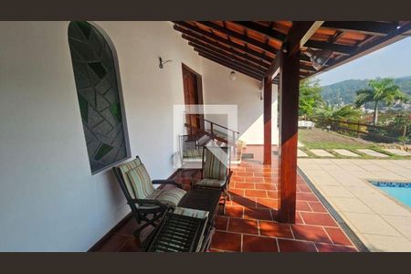 Casa à venda com 3 quartos, 259m² em Maria Paula, Niterói