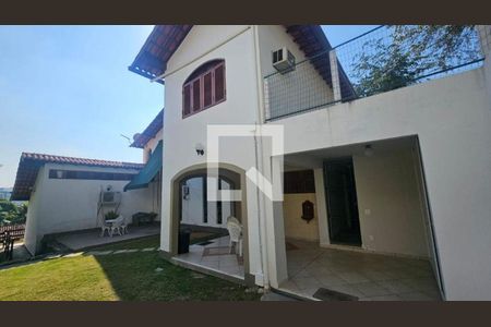 Casa à venda com 3 quartos, 259m² em Maria Paula, Niterói