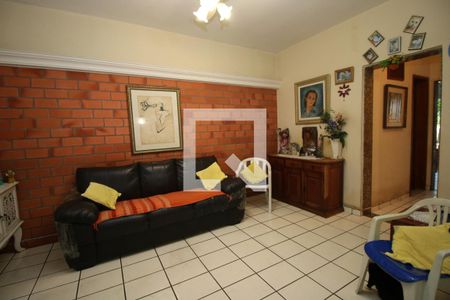 Sala de casa à venda com 3 quartos, 357m² em Brás de Pina, Rio de Janeiro