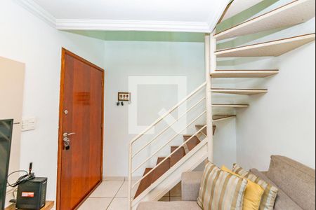 Apartamento à venda com 120m², 4 quartos e 2 vagas Apartamento à venda com 120m², 4 quartos e 2 vagasEscada