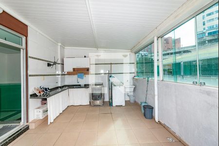 Apartamento à venda com 120m², 4 quartos e 2 vagas Apartamento à venda com 120m², 4 quartos e 2 vagasVaranda