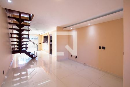 Sala de casa de condomínio à venda com 3 quartos, 120m² em Camboinhas, Niterói