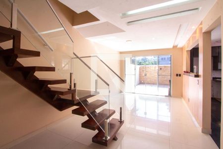 Sala de casa de condomínio à venda com 3 quartos, 120m² em Camboinhas, Niterói