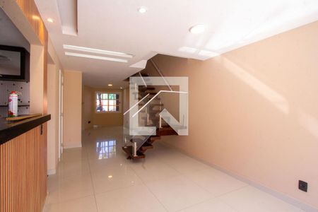 Sala de casa de condomínio à venda com 3 quartos, 120m² em Camboinhas, Niterói