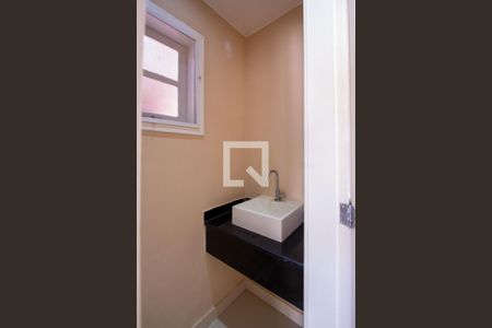 Lavabo de casa de condomínio à venda com 3 quartos, 120m² em Camboinhas, Niterói