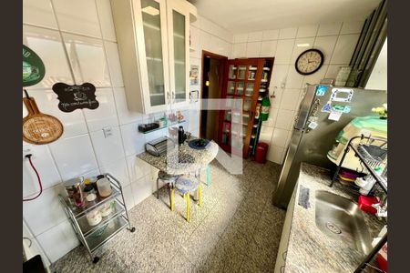 Cozinha de apartamento à venda com 4 quartos, 148m² em Santa Amelia, Belo Horizonte