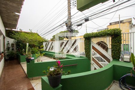 Área externa de casa para alugar com 5 quartos, 425m² em Campestre, Santo André