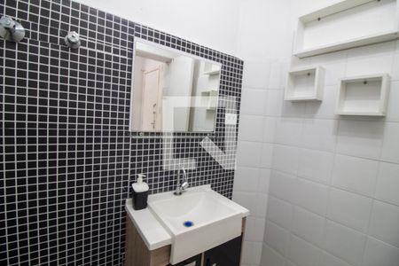 Banheiro de kitnet/studio para alugar com 1 quarto, 29m² em Campo Belo, São Paulo