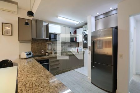 Cozinha de apartamento para alugar com 2 quartos, 85m² em Loteamento Joao Batista Juliao, Guarujá