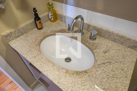 Banheiro de kitnet/studio à venda com 1 quarto, 28m² em Pinheiros, São Paulo