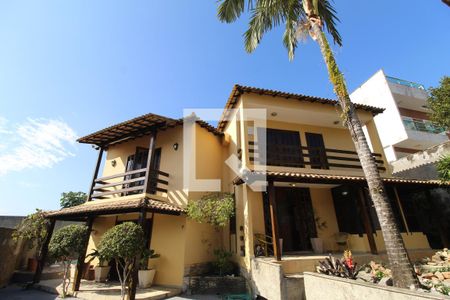 Casa de condomínio à venda com 160m², 3 quartos e 3 vagasFachada