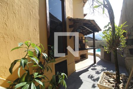 Casa de condomínio à venda com 160m², 3 quartos e 3 vagasÁrea comum - Fundos da casa
