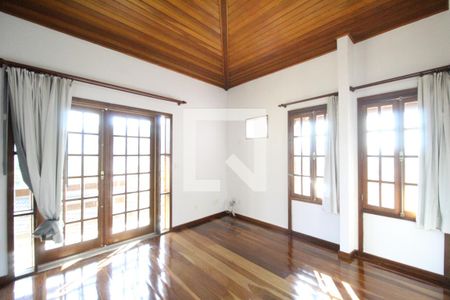 Casa de condomínio à venda com 160m², 3 quartos e 3 vagasSuíte