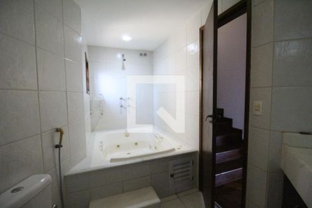 Casa de condomínio à venda com 160m², 3 quartos e 3 vagasBanheiro da suíte