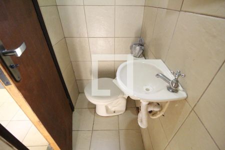 Casa de condomínio à venda com 160m², 3 quartos e 3 vagasBanheiro de Serviço