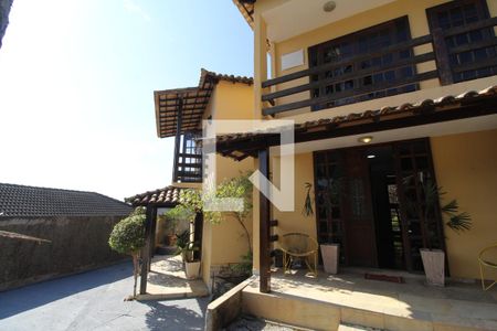 Casa de condomínio à venda com 160m², 3 quartos e 3 vagasFachada