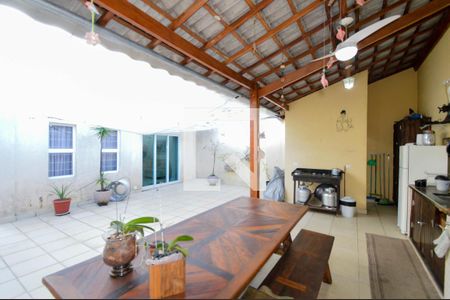 Quintal de casa à venda com 3 quartos, 380m² em Jardim Santa Mena, Guarulhos