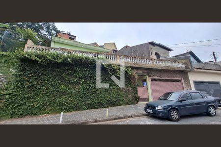 Fachada de casa à venda com 3 quartos, 240m² em Condomínio Maracanã, Santo André
