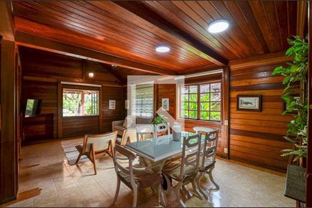 Casa à venda com 4 quartos, 197m² em Pendotiba, Niterói