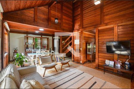 Casa à venda com 4 quartos, 197m² em Pendotiba, Niterói