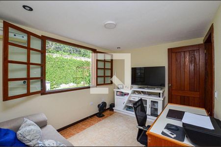 Casa à venda com 4 quartos, 197m² em Pendotiba, Niterói