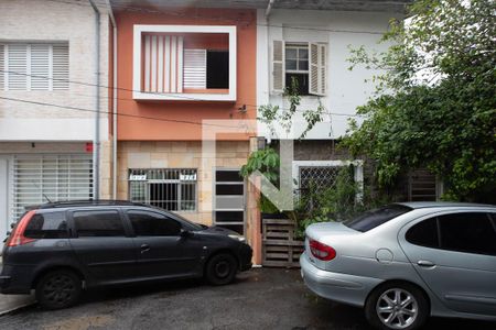 Casa à venda com 119m², 2 quartos e 1 vaga Casa à venda com 119m², 2 quartos e 1 vagaFachada da casa