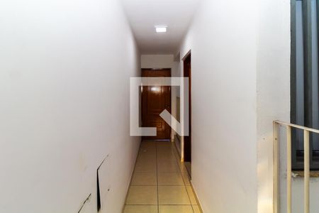 Corredor de Entrada de apartamento para alugar com 2 quartos, 60m² em Vila Macedopolis, São Paulo