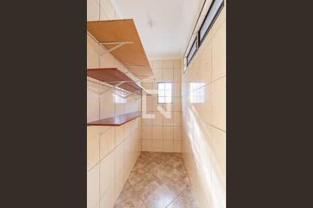 Despensa de casa para alugar com 3 quartos, 260m² em Santo Antônio, Osasco