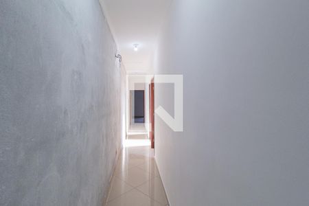 Corredor interno de casa para alugar com 3 quartos, 260m² em Santo Antônio, Osasco