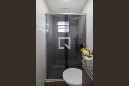 Banheiro de apartamento à venda com 2 quartos, 45m² em Jardim Santa Teresinha, São Paulo