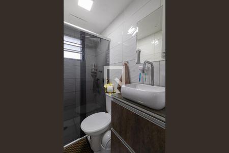 Banheiro de apartamento à venda com 2 quartos, 45m² em Jardim Santa Teresinha, São Paulo