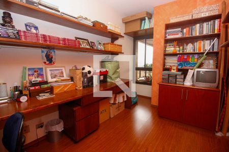 Quarto de apartamento à venda com 4 quartos, 213m² em Vila Suzana, São Paulo