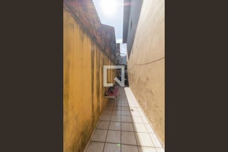 Corredor Lateral de casa à venda com 2 quartos, 250m² em Jardim Santa Inês, Guarulhos