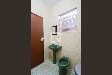 Casa à venda com 126m², 3 quartos e 2 vagasBanheiro social