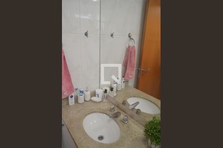 Apartamento à venda com 64m², 2 quartos e 2 vagasBanheiro 1