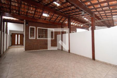 Garagem de casa à venda com 3 quartos, 130m² em Parque Maria Domitila, São Paulo