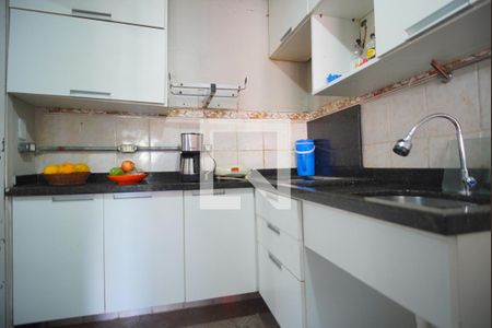 Cozinha de casa à venda com 2 quartos, 120m² em Bom Jesus, Porto Alegre