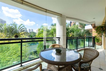 Apartamento à venda com 3 quartos, 191m² em Vila Suzana, São Paulo