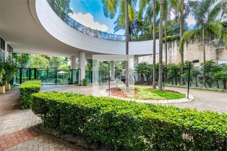 Apartamento à venda com 3 quartos, 191m² em Vila Suzana, São Paulo