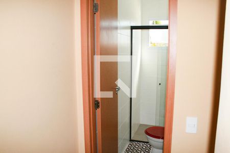 Corredor de casa de condomínio para alugar com 2 quartos, 80m² em Maracanã, Praia Grande