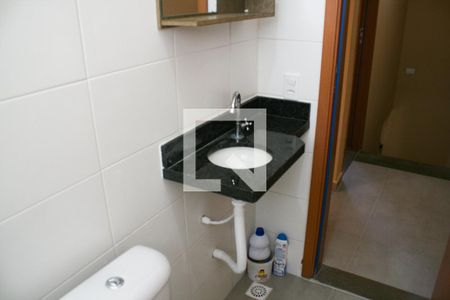 Casa de condomínio para alugar com 80m², 2 quartos e 1 vaga Casa de condomínio para alugar com 80m², 2 quartos e 1 vagaBanheiro