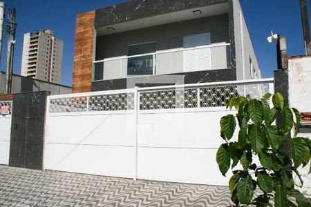 Fachada de casa de condomínio para alugar com 2 quartos, 80m² em Maracanã, Praia Grande