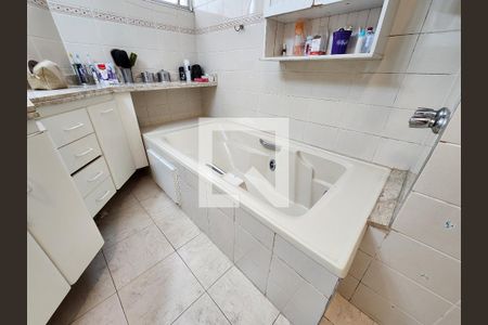 Apartamento para alugar com 160m², 3 quartos e 1 vaga Apartamento para alugar com 160m², 3 quartos e 1 vagaBanheiro da Suíte
