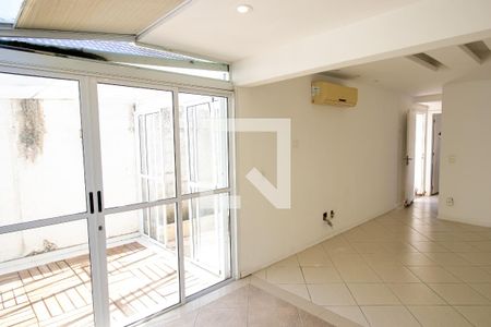 Sala de casa de condomínio à venda com 2 quartos, 118m² em Vargem Pequena, Rio de Janeiro