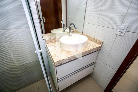 Casa de condomínio para alugar com 55m², 3 quartos e 2 vagas Casa de condomínio para alugar com 55m², 3 quartos e 2 vagasBanheiro da suíte