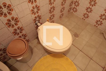 Casa à venda com 360m², 5 quartos e 4 vagasBanheiro da Suíte 2