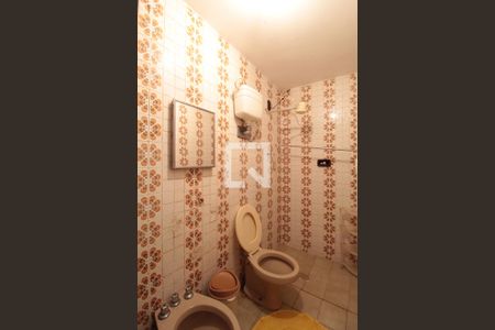 Casa à venda com 360m², 5 quartos e 4 vagasBanheiro da Suíte 2