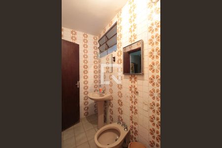 Casa à venda com 360m², 5 quartos e 4 vagasBanheiro da Suíte 2