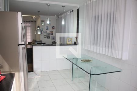 Casa para alugar com 167m², 4 quartos e 2 vagasCozinha